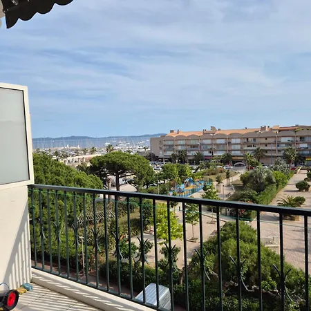 50 M2 - Le Port, Apartman *